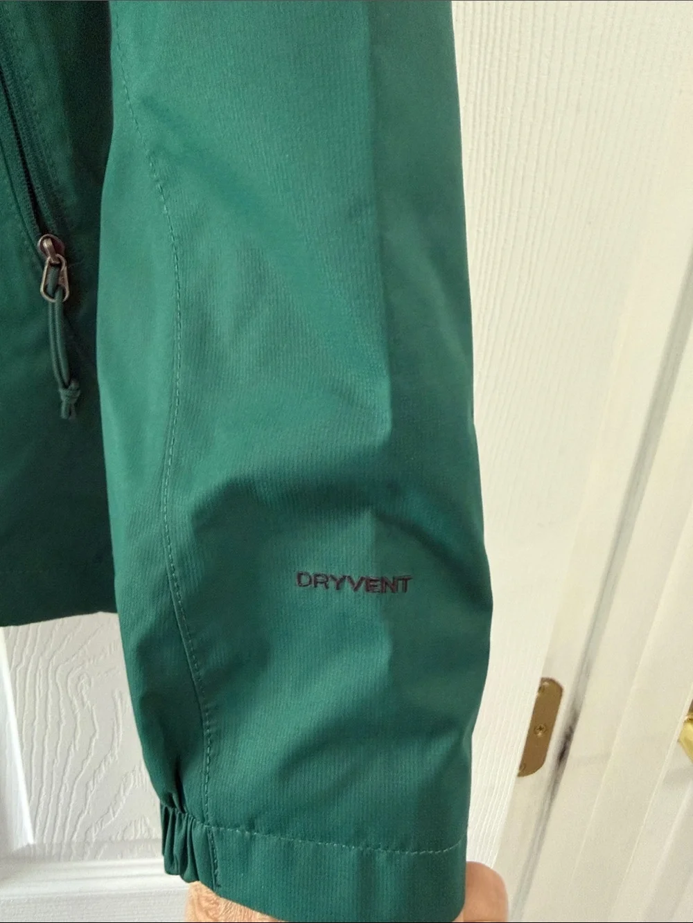 The North Face Women’s Green Lightweight Raincoat w/ Hood. - Picture 2 of 5